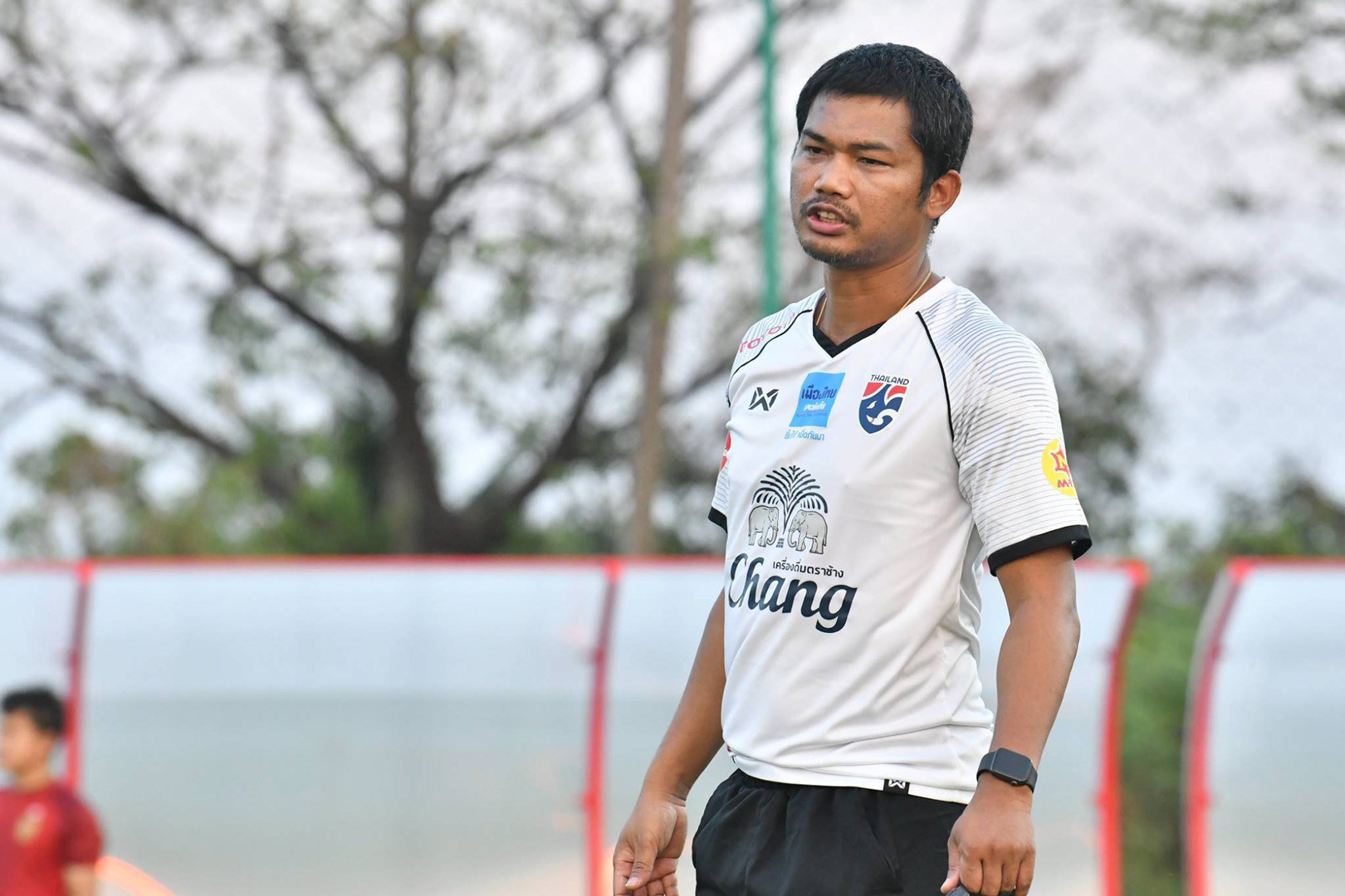 លោក Issara Sritaro គ្រូបង្វឹក​ U23 ថៃបច្ចុប្បន្ន